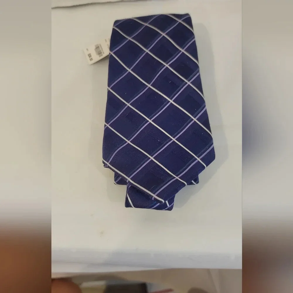 NWT - CLUB ROOM NAVY PLAID TIE
